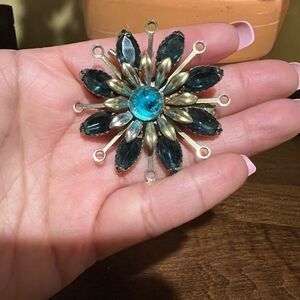 VINTAGE CORO FLOWER PIN